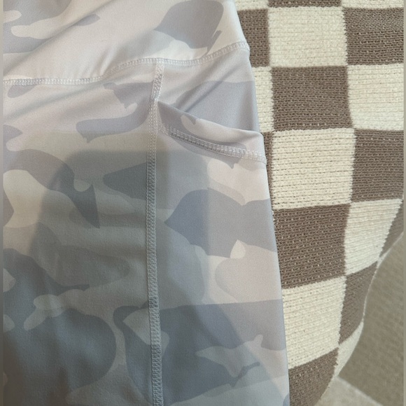 White Camo Yogalicious Biker Shorts - Picture 6 of 6